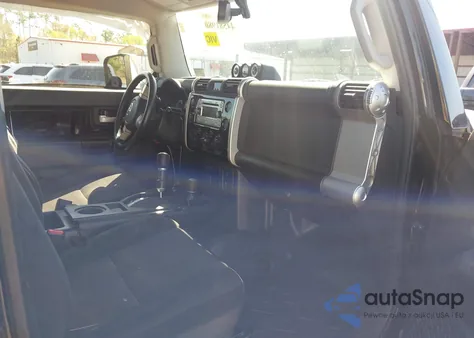 2013 Toyota Fj Cruiser z USA, uszkodzony, nr VIN JTEBU4BF8DK169016